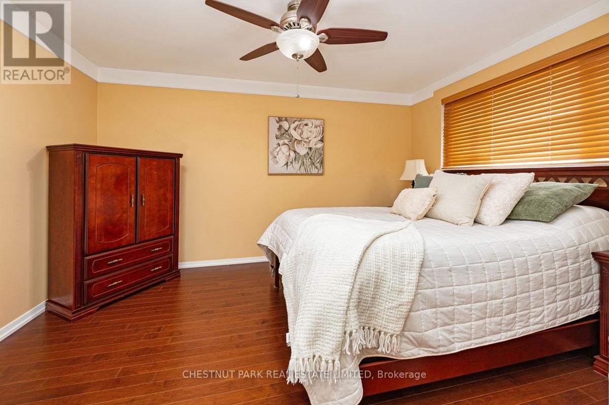 16 Vanderbrent Crescent, Toronto, Ontario  M9R 3W8 - Photo 9 - W13063092