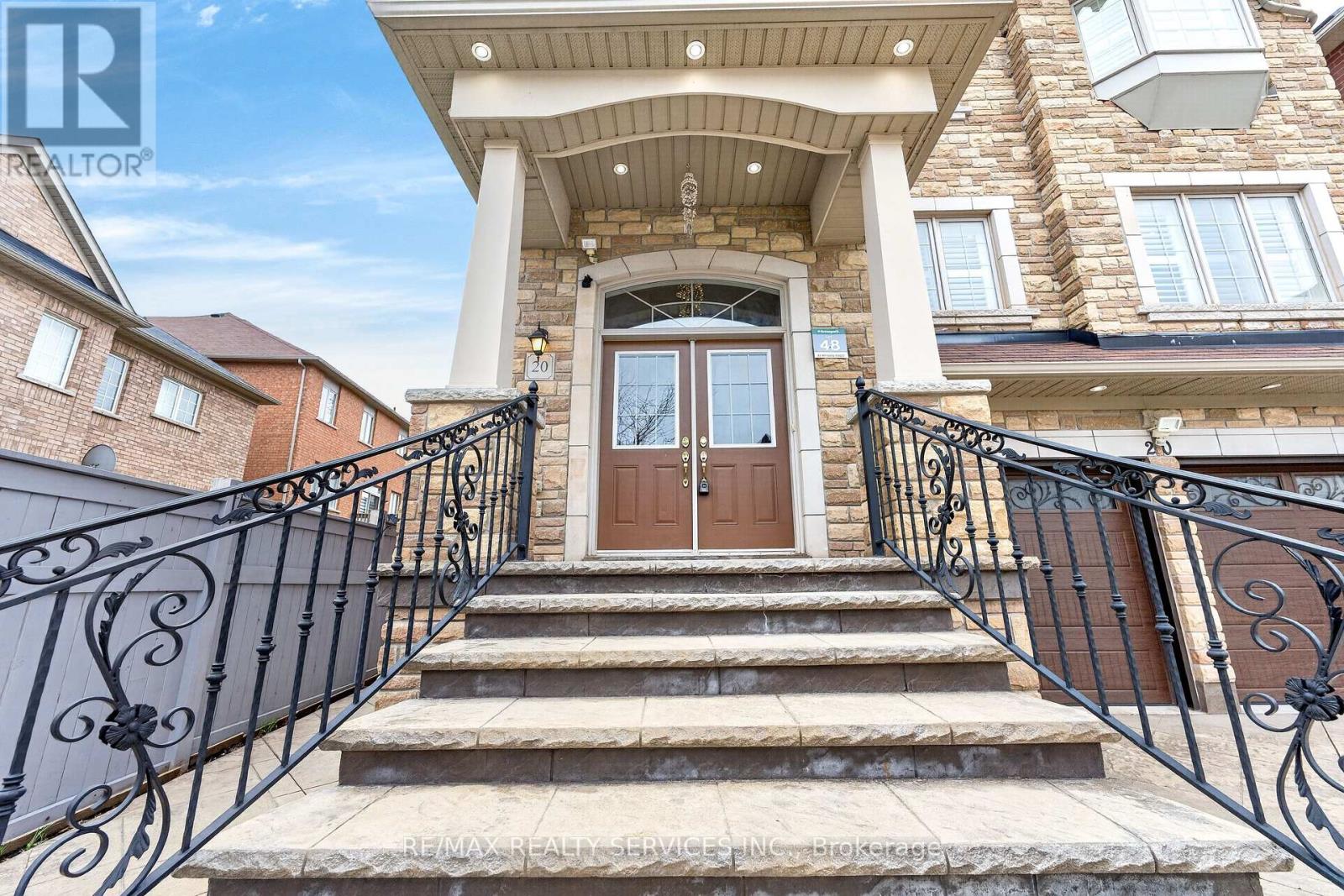 20 Maywood Street, Brampton, Ontario  L6Y 0W6 - Photo 4 - W13063106