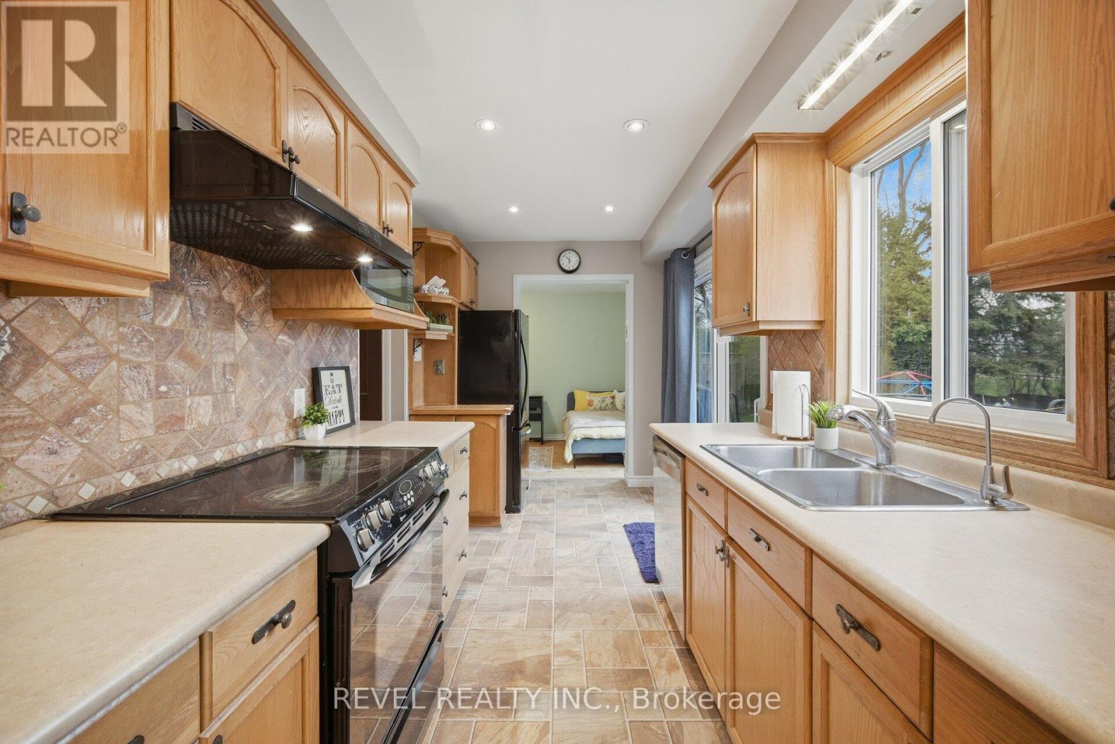 807 Secord Court, Milton, Ontario  L9T 3T3 - Photo 11 - W13063154