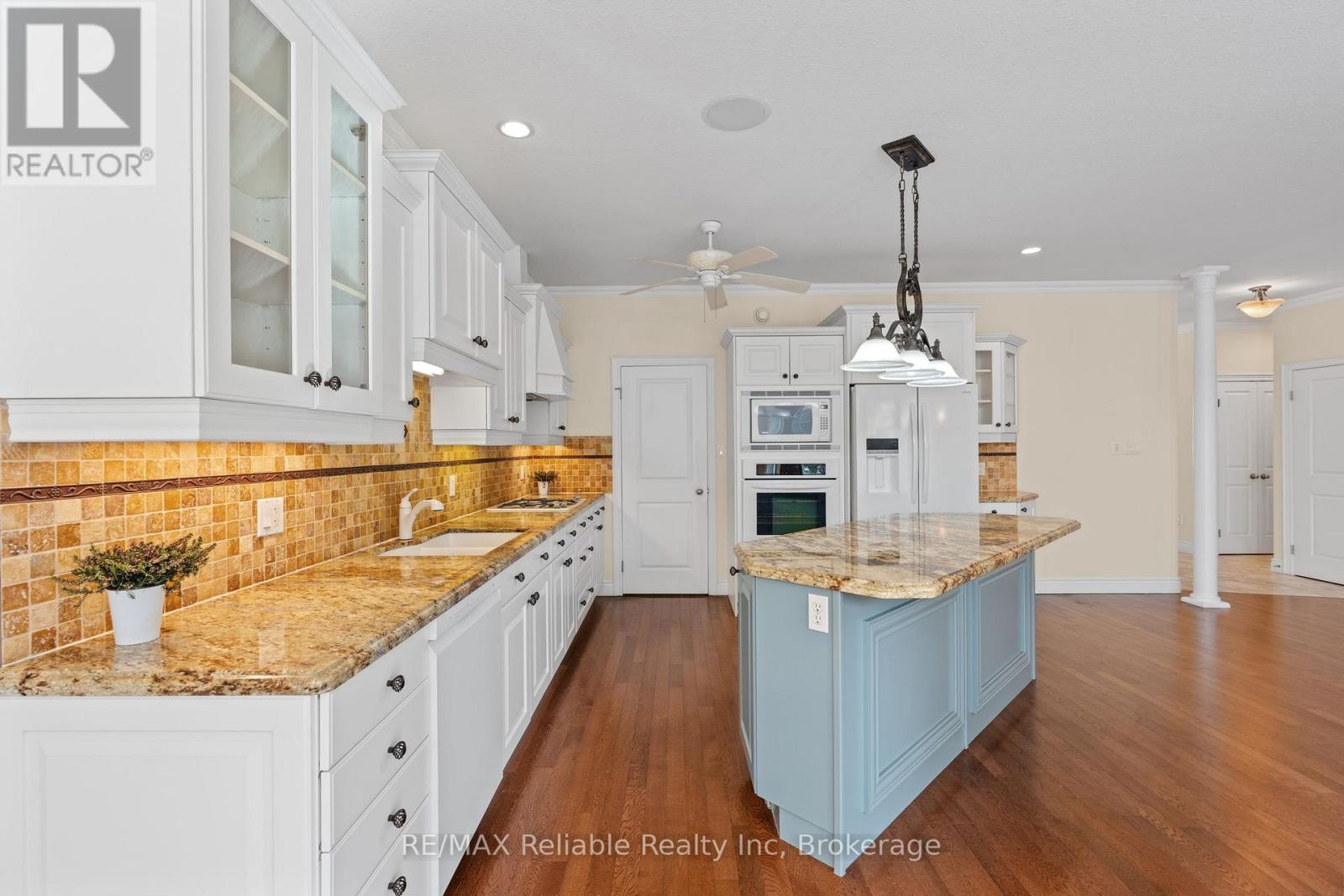11 Oakwood Links Lane, South Huron, Ontario  N0M 1T0 - Photo 15 - X12834338