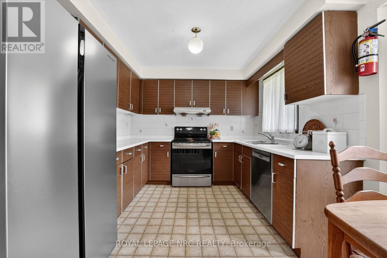 4502 Green Meadow Boulevard, Lincoln, Ontario  L0R 1B5 - Photo 12 - X13063148