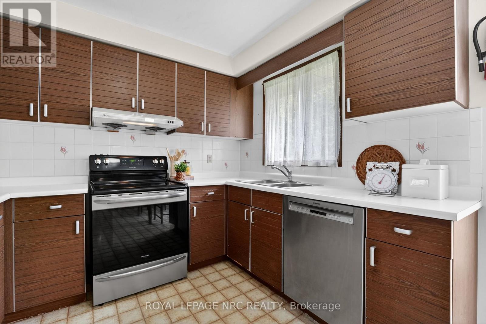 4502 Green Meadow Boulevard, Lincoln, Ontario  L0R 1B5 - Photo 13 - X13063148