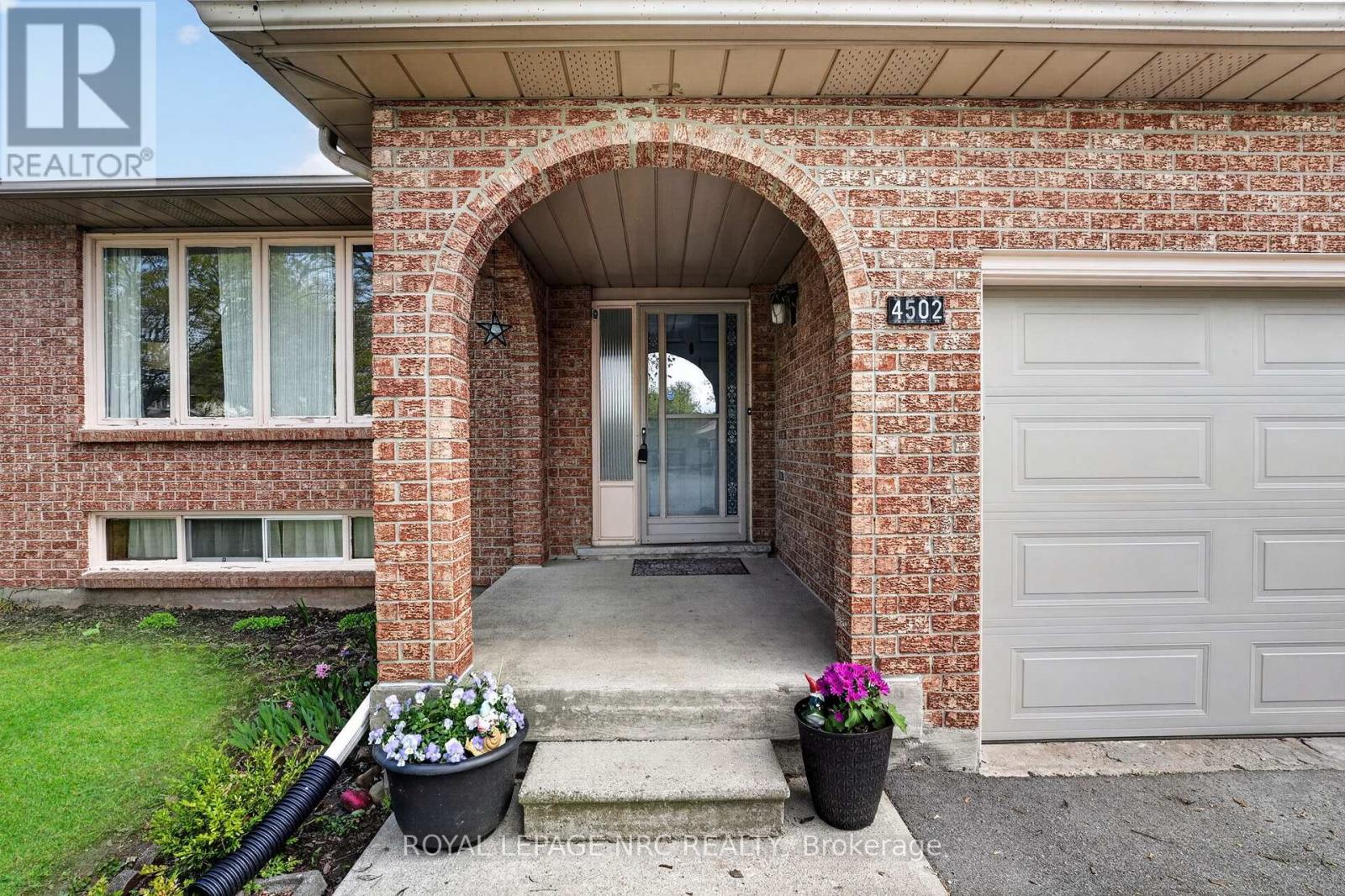 4502 Green Meadow Boulevard, Lincoln, Ontario  L0R 1B5 - Photo 3 - X13063148