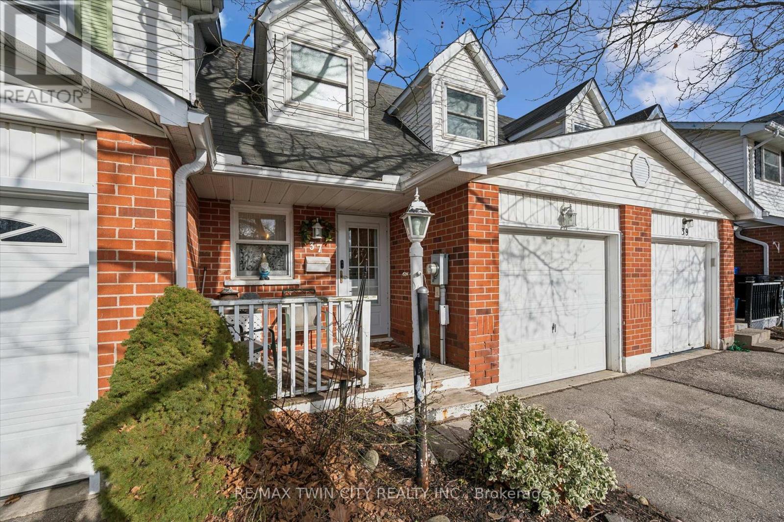 37 Edgemere Drive, Cambridge, Ontario  N1P 1A9 - Photo 4 - X13063334