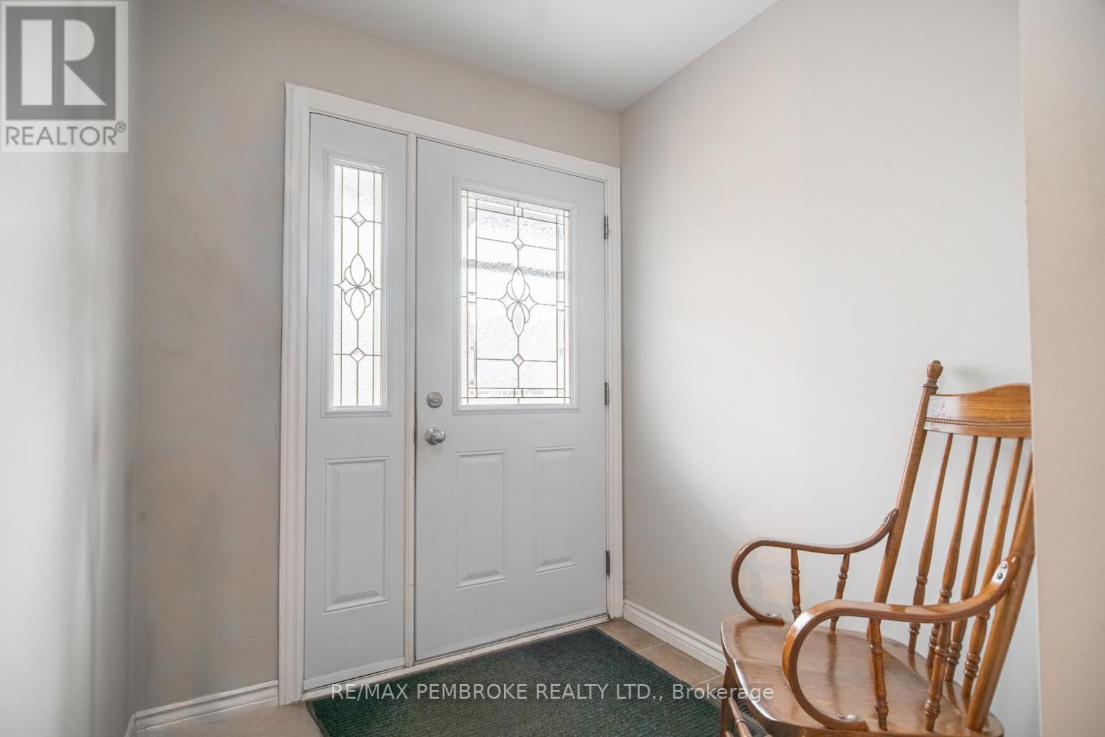 317 Matheson Drive, Pembroke, Ontario  K8A 8L2 - Photo 3 - X13063400