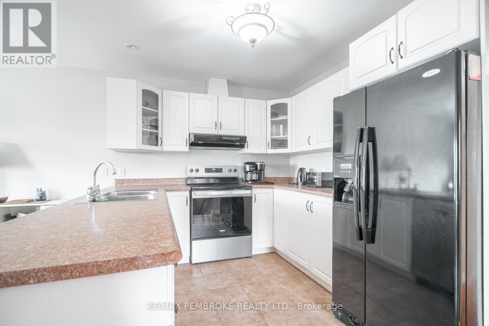 317 Matheson Drive, Pembroke, Ontario  K8A 8L2 - Photo 4 - X13063400