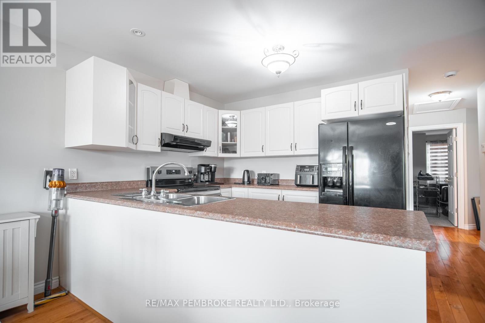 317 Matheson Drive, Pembroke, Ontario  K8A 8L2 - Photo 5 - X13063400