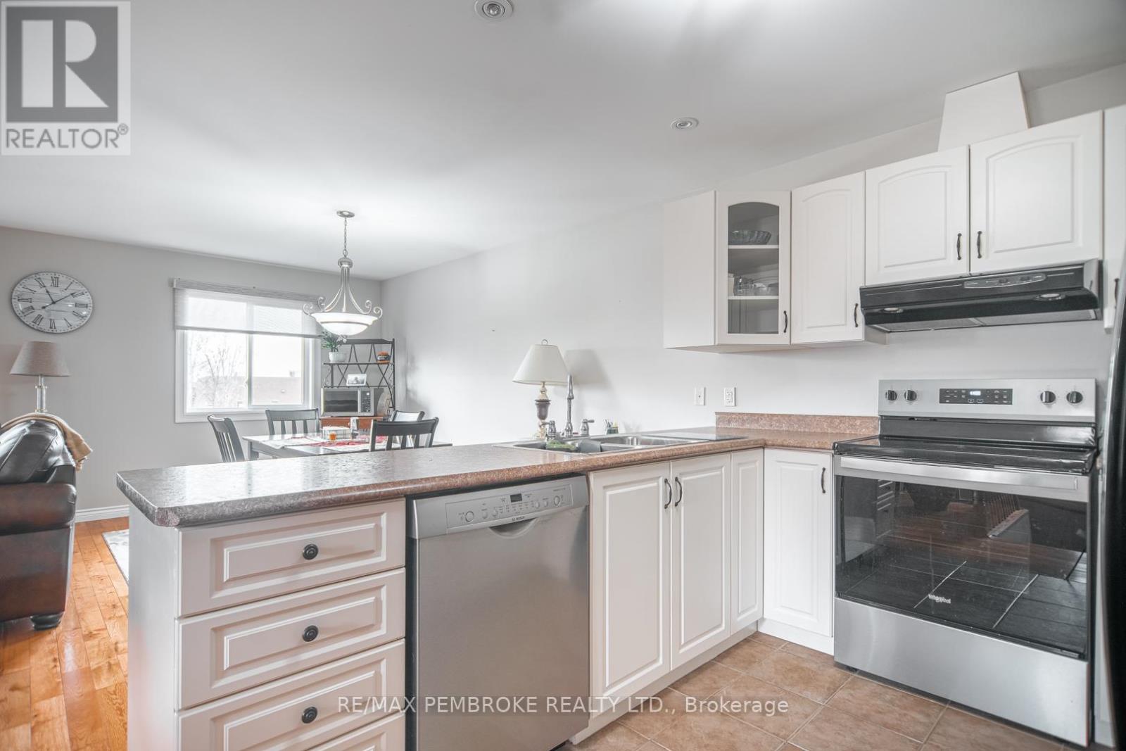 317 Matheson Drive, Pembroke, Ontario  K8A 8L2 - Photo 8 - X13063400