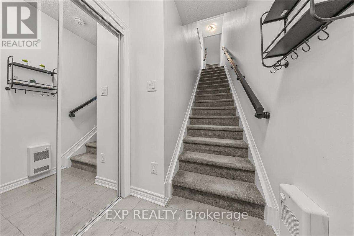 704 Lapland Private, Ottawa, Ontario  K2V 0S4 - Photo 3 - X13063544