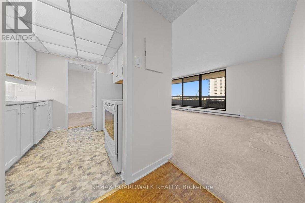 702 - 20 The Driveway Drive, Ottawa, Ontario  K2P 1C8 - Photo 3 - X13063554