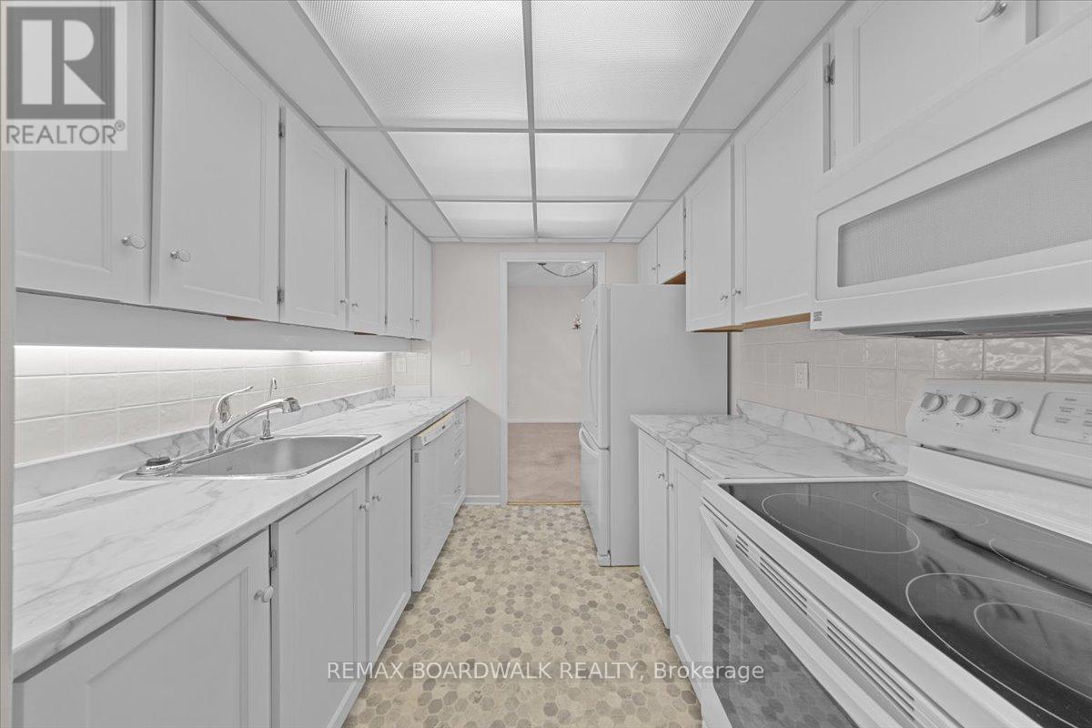 702 - 20 The Driveway Drive, Ottawa, Ontario  K2P 1C8 - Photo 4 - X13063554