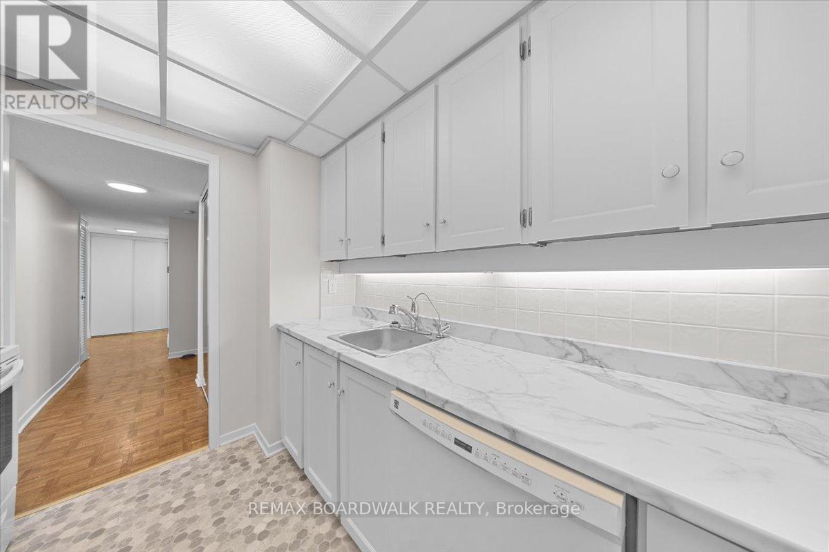 702 - 20 The Driveway Drive, Ottawa, Ontario  K2P 1C8 - Photo 5 - X13063554