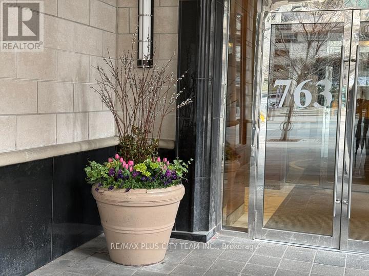 2812 - 763 Bay Street, Toronto, Ontario  M5G 2R3 - Photo 2 - C12991408