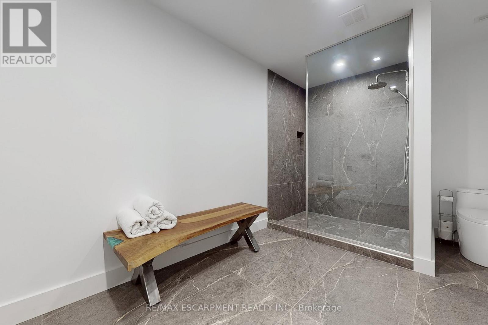 977 Gorton Avenue, Burlington, Ontario  L7T 1S6 - Photo 38 - W12996426