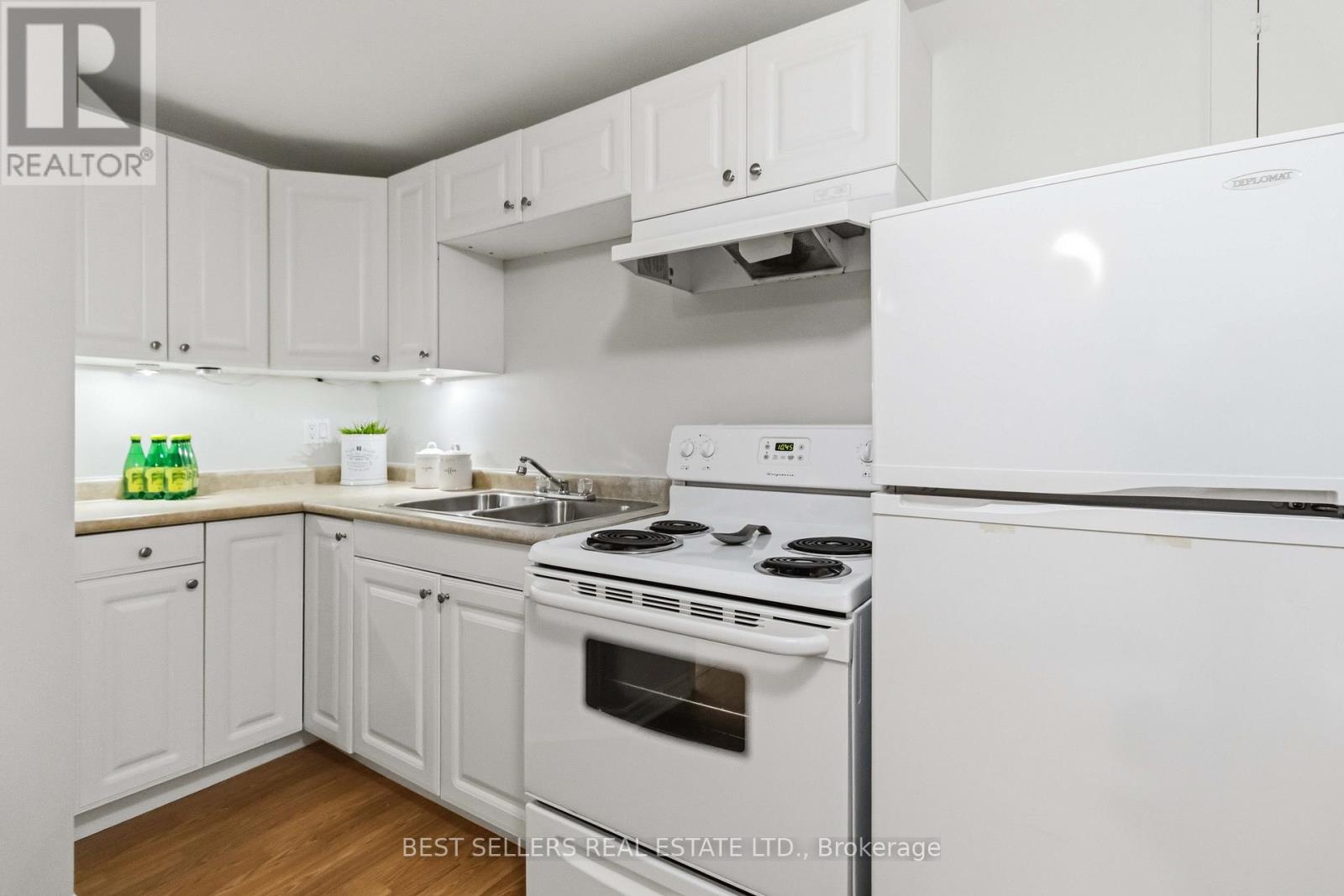 1 - 1 Ferndown Crescent, Brampton, Ontario  L6P 1C3 - Photo 32 - W13052960