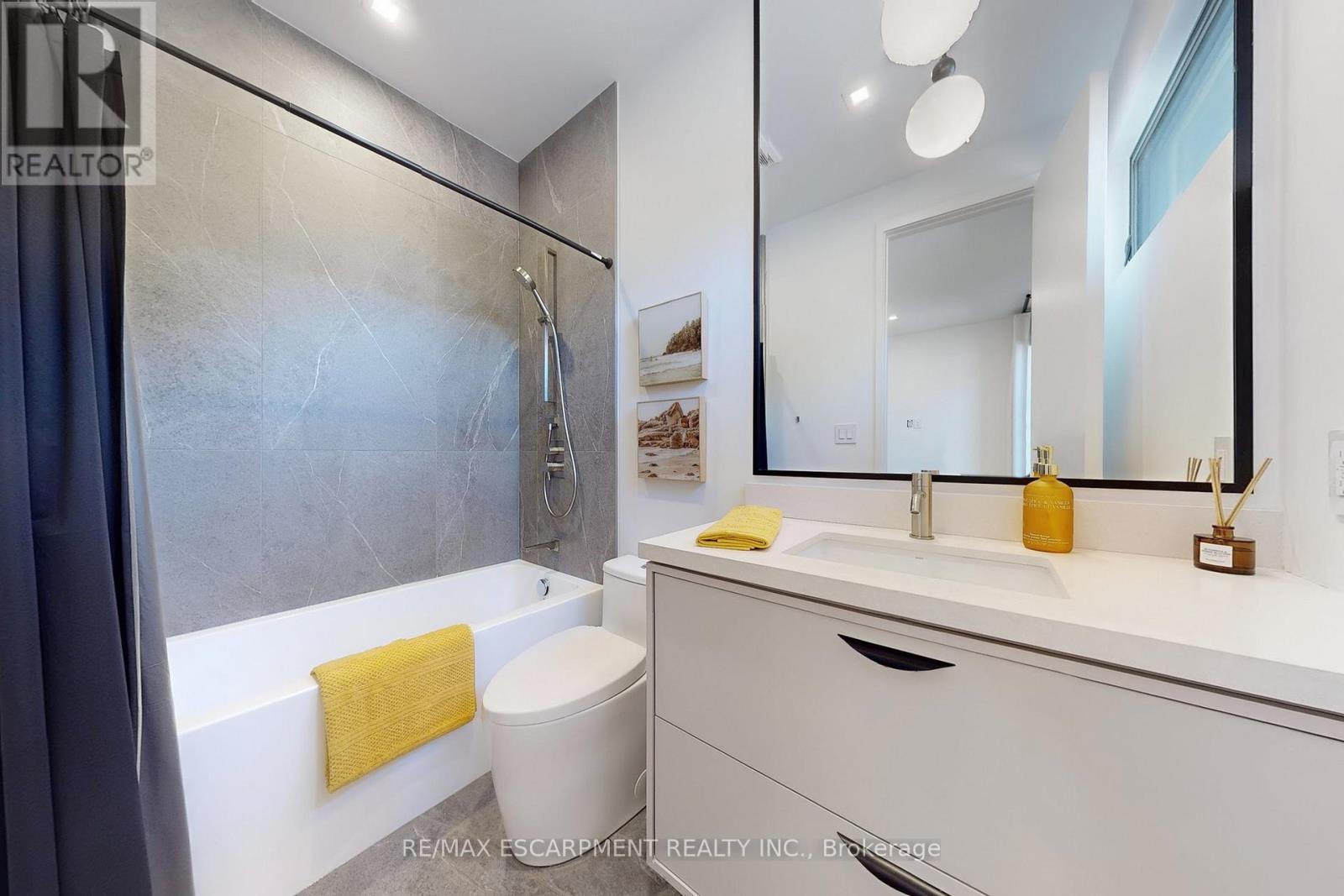 977 Gorton Avenue, Burlington, Ontario  L7T 1S6 - Photo 25 - W12996426