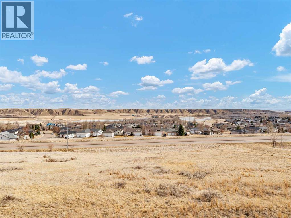 24 Palisades Mews NE, Medicine Hat, Alberta  T1C 2B5 - Photo 2 - A2294617