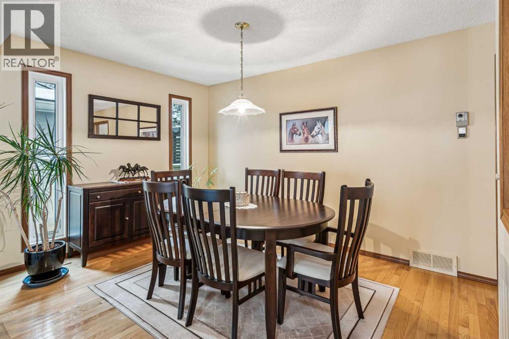 27 Woodacres Way SW, Calgary, Alberta  T2W 4W2 - Photo 16 - A2295259