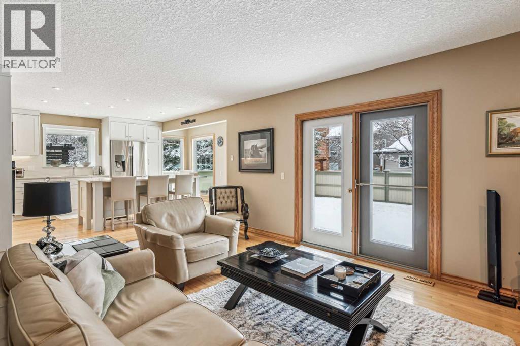 27 Woodacres Way SW, Calgary, Alberta  T2W 4W2 - Photo 9 - A2295259