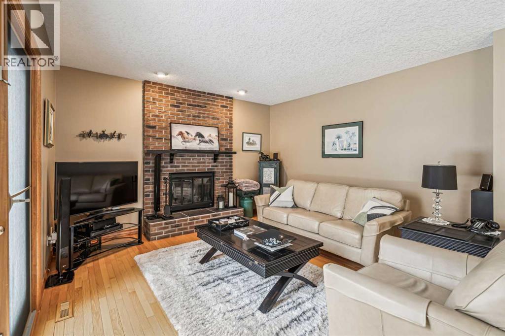 27 Woodacres Way SW, Calgary, Alberta  T2W 4W2 - Photo 8 - A2295259