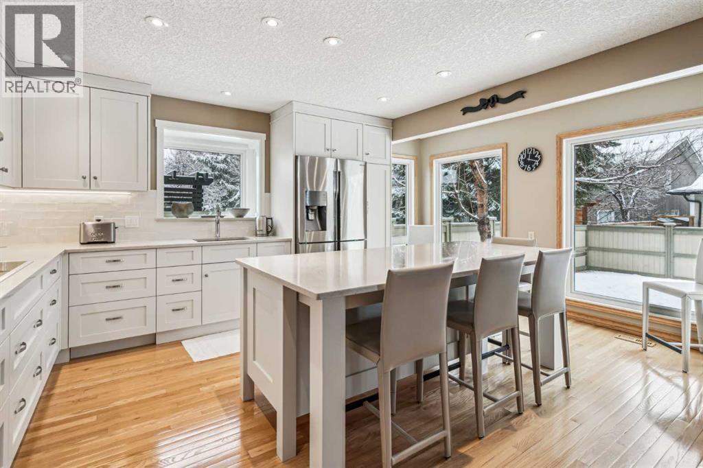 27 Woodacres Way SW, Calgary, Alberta  T2W 4W2 - Photo 3 - A2295259