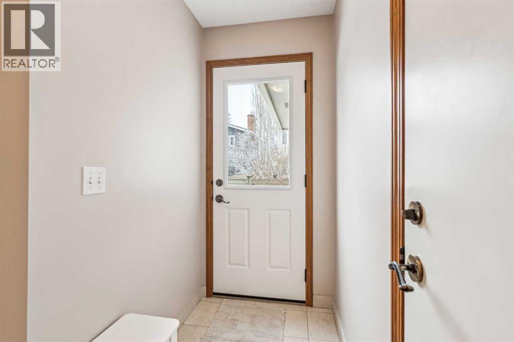 27 Woodacres Way SW, Calgary, Alberta  T2W 4W2 - Photo 20 - A2295259