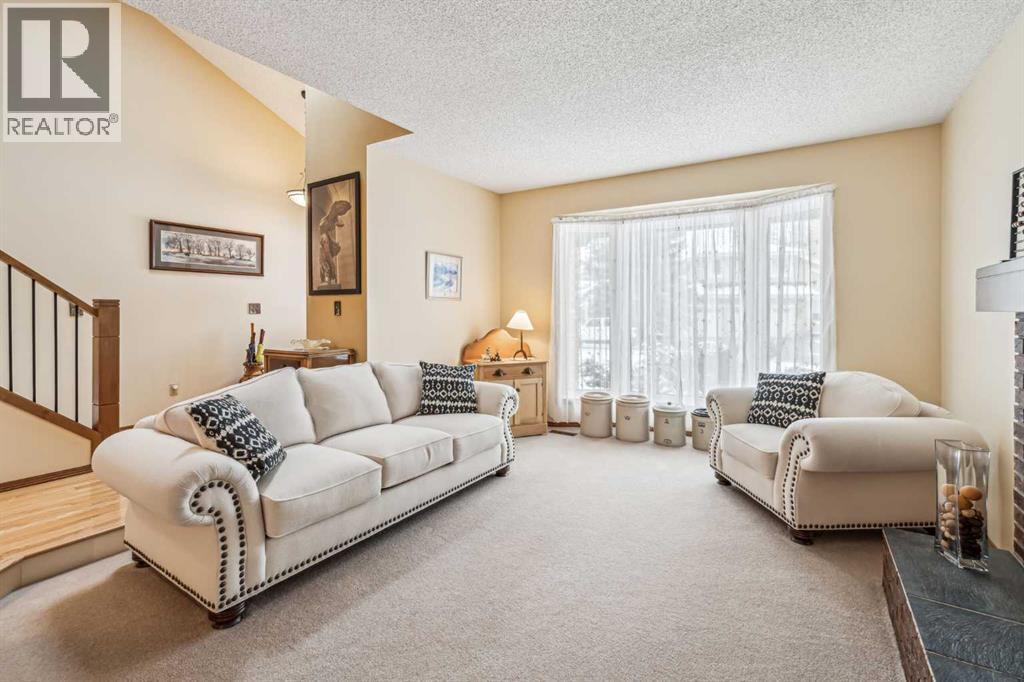 27 Woodacres Way SW, Calgary, Alberta  T2W 4W2 - Photo 11 - A2295259