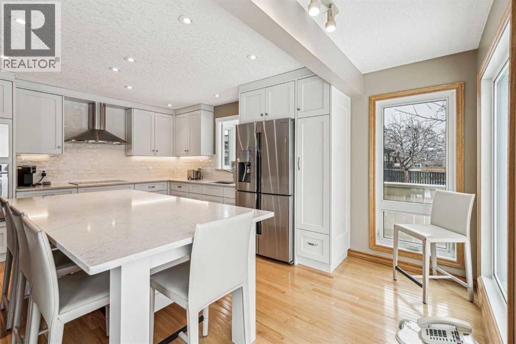 27 Woodacres Way SW, Calgary, Alberta  T2W 4W2 - Photo 4 - A2295259