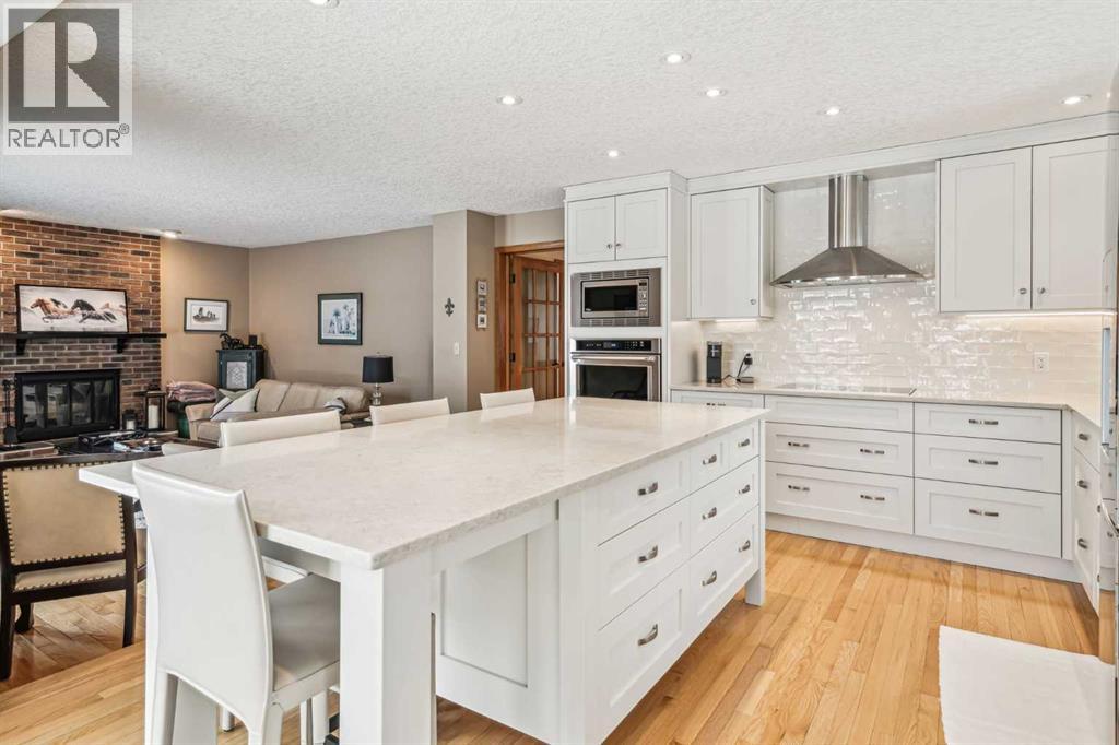 27 Woodacres Way SW, Calgary, Alberta  T2W 4W2 - Photo 5 - A2295259