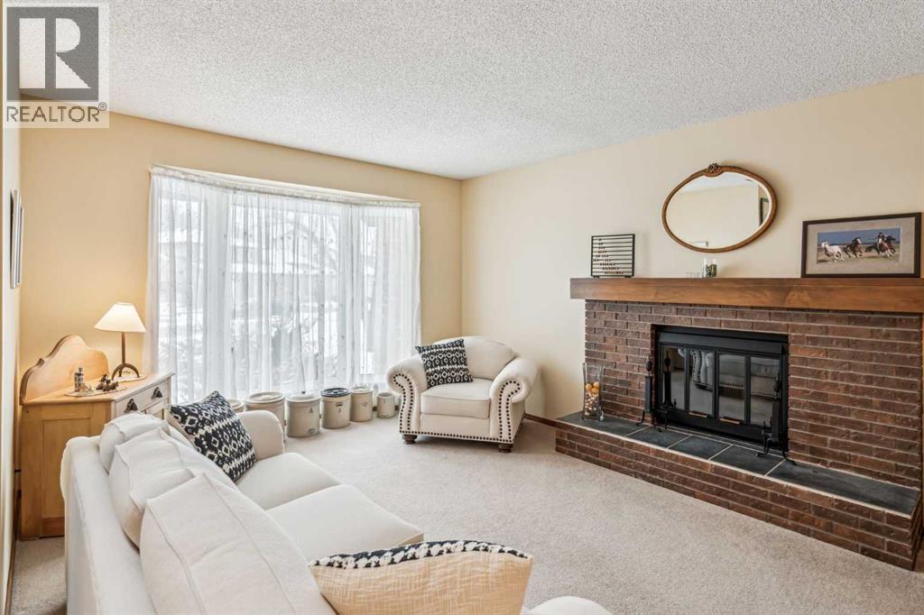 27 Woodacres Way SW, Calgary, Alberta  T2W 4W2 - Photo 10 - A2295259