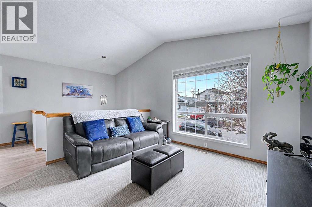 49 Martin Crossing Way NE, Calgary, Alberta  T3J 3V2 - Photo 4 - A2305840