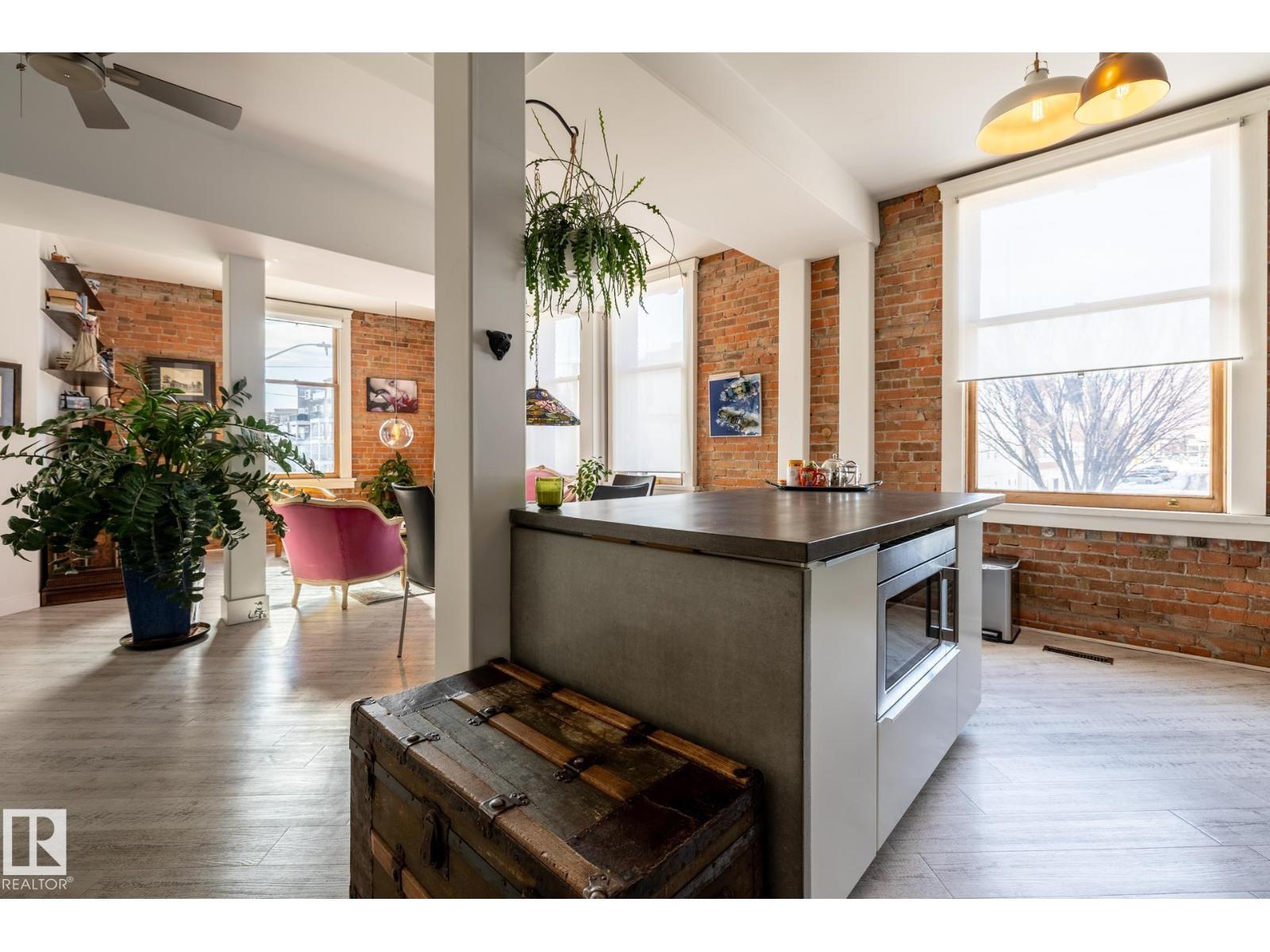 #203 10141 95 ST NW, edmonton, Alberta