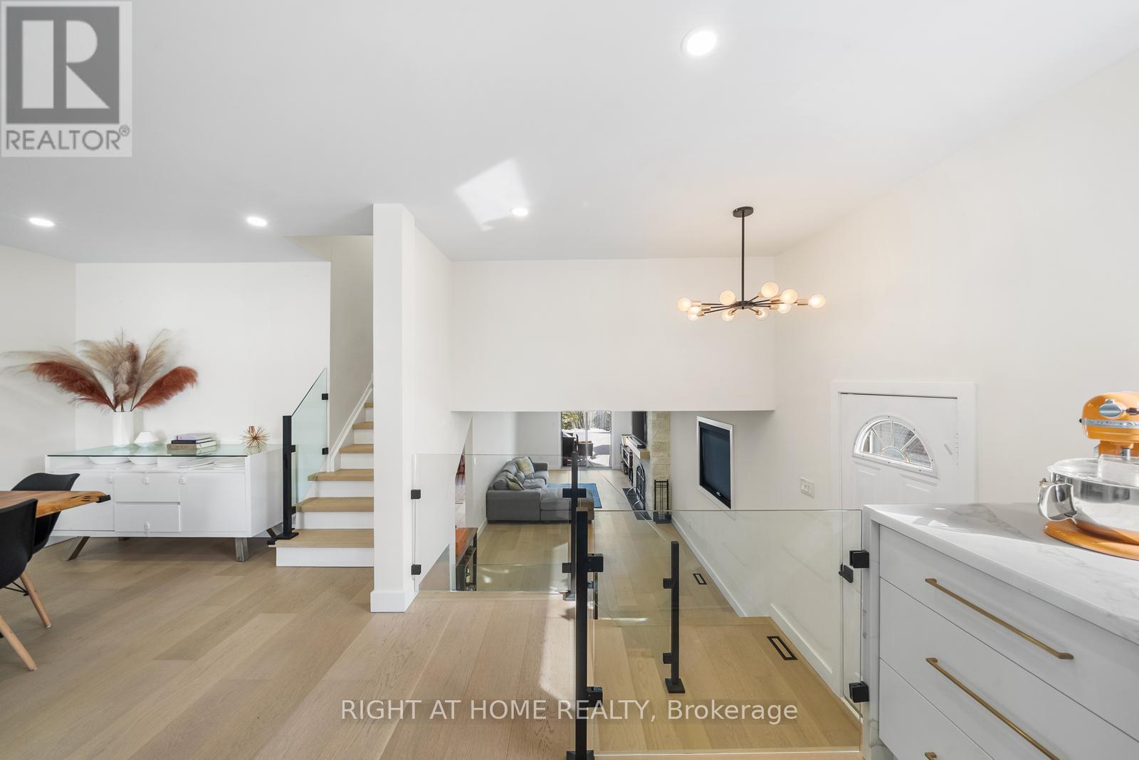 9 Thistlewaite Crescent, Toronto, Ontario  M1S 3Y8 - Photo 11 - E13063520