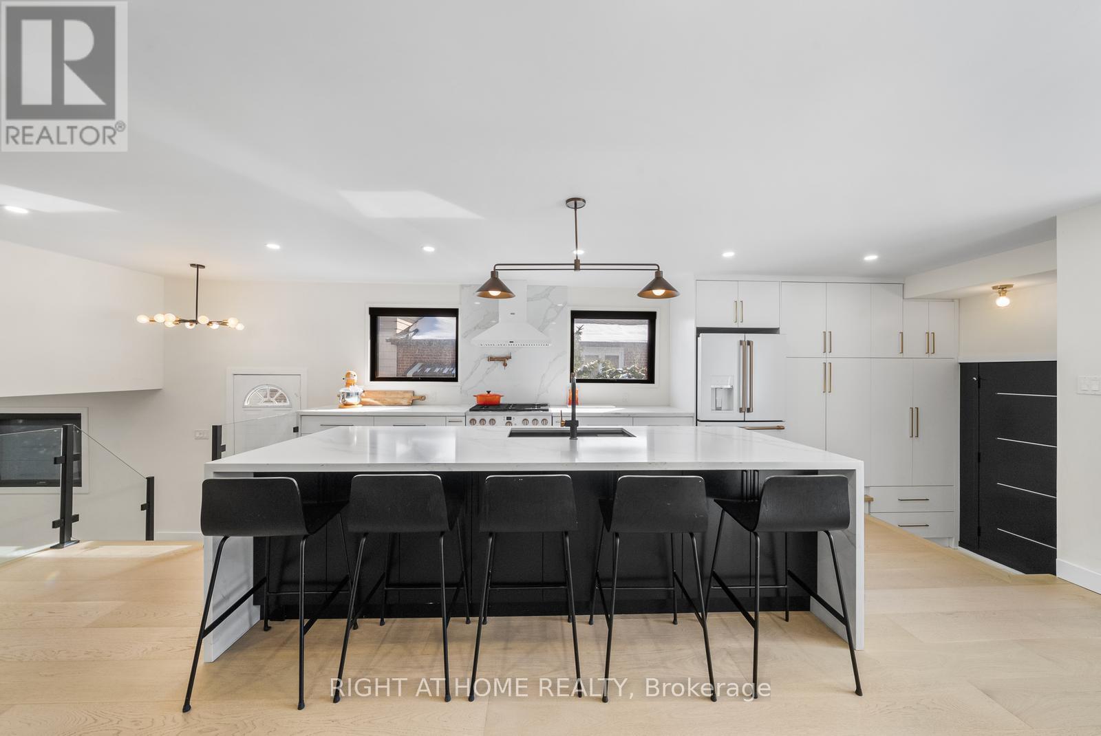 9 Thistlewaite Crescent, Toronto, Ontario  M1S 3Y8 - Photo 5 - E13063520
