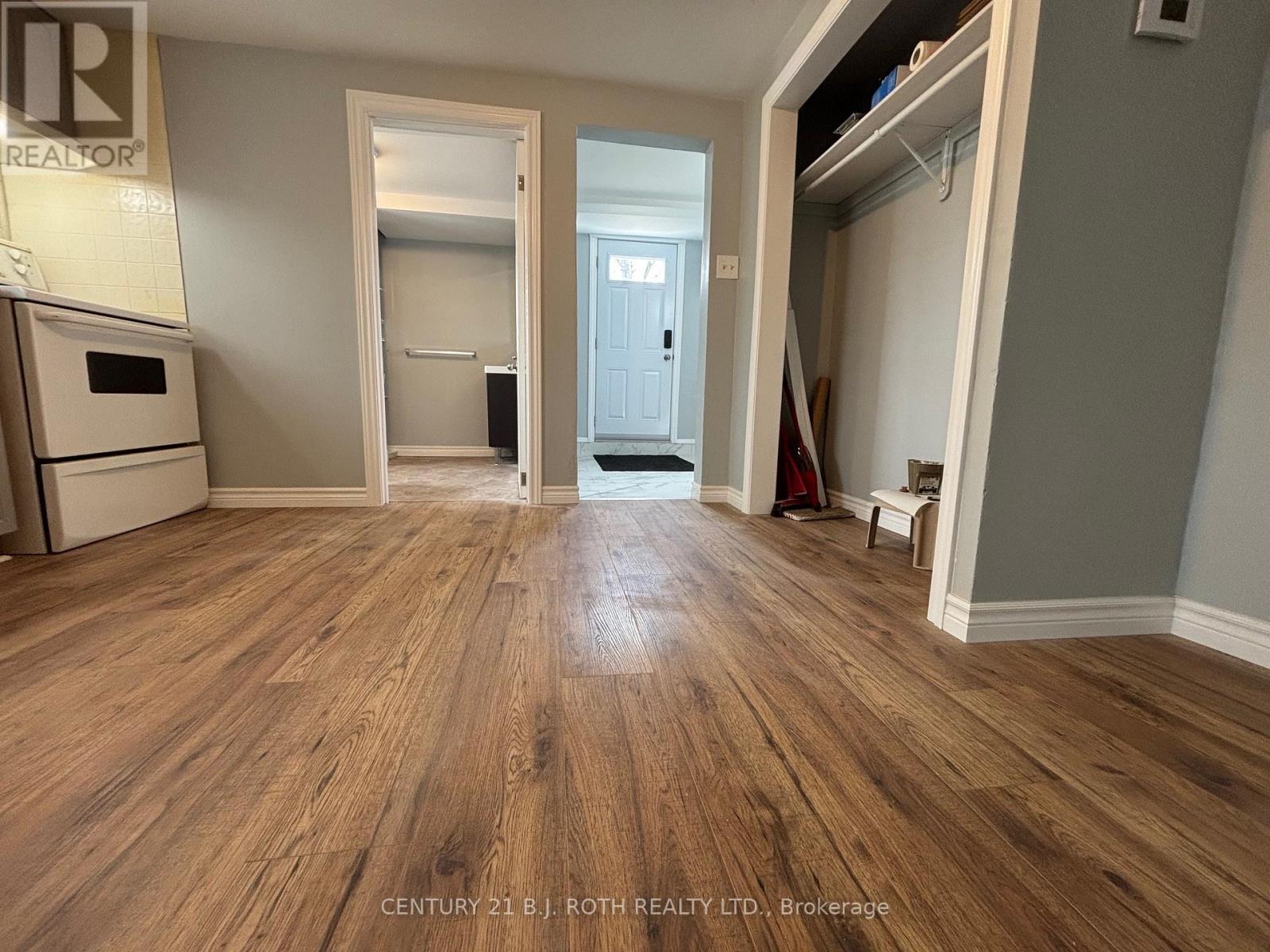 397 Mosley Street, Wasaga Beach, Ontario  L9Z 2J8 - Photo 4 - S13063462