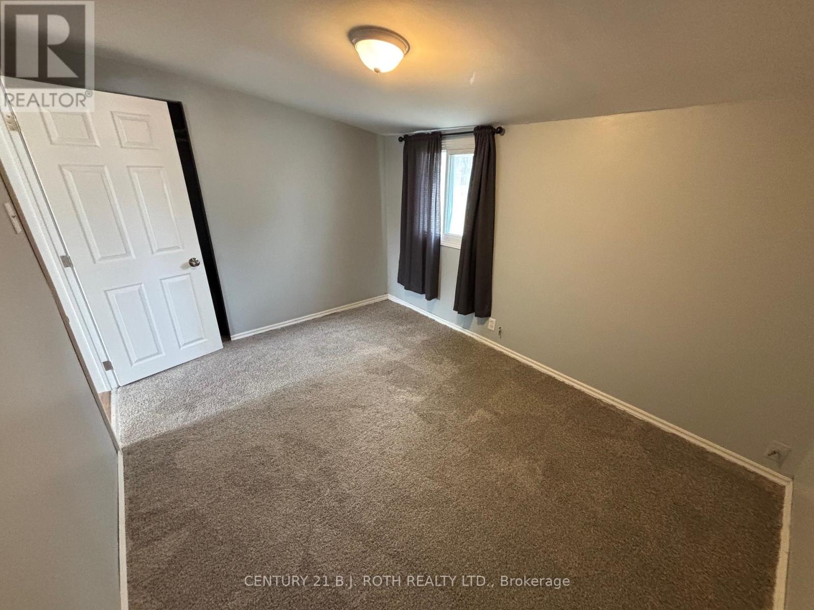 397 Mosley Street, Wasaga Beach, Ontario  L9Z 2J8 - Photo 8 - S13063462