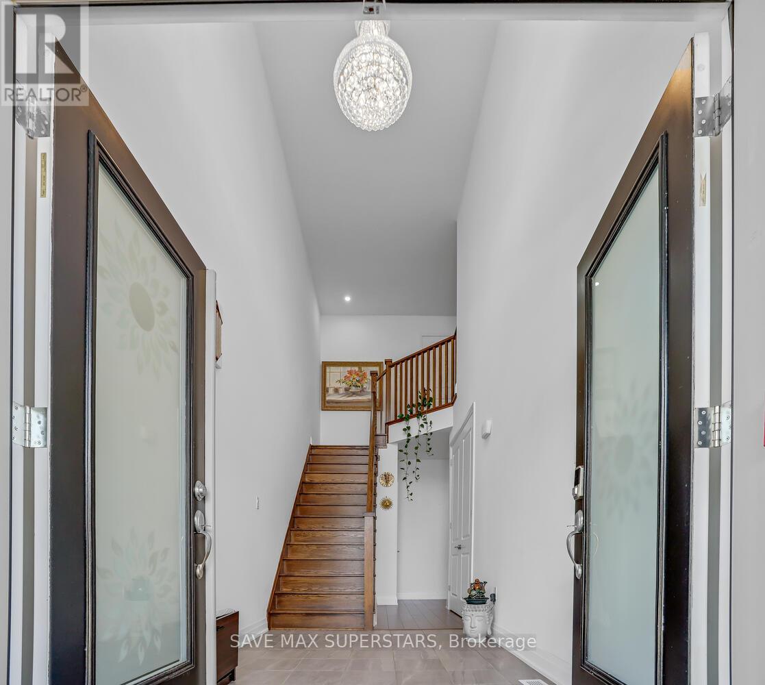 159 Franklin Trail, Barrie, Ontario  L9J 0J1 - Photo 3 - S13063528