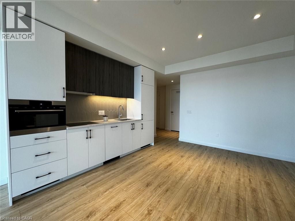 741 W King St W Rear Street Unit# 903, Kitchener, Ontario  N2G 1E5 - Photo 3 - 40825730