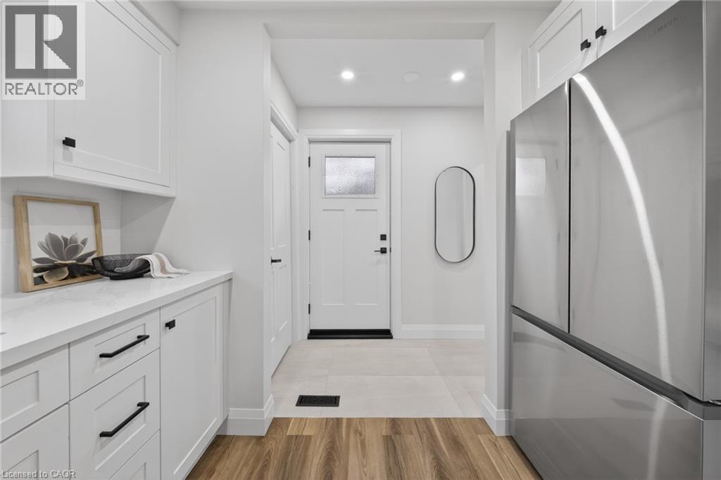 201 Ridge Street, Hamilton, Ontario  L9A 2X6 - Photo 3 - 40824915