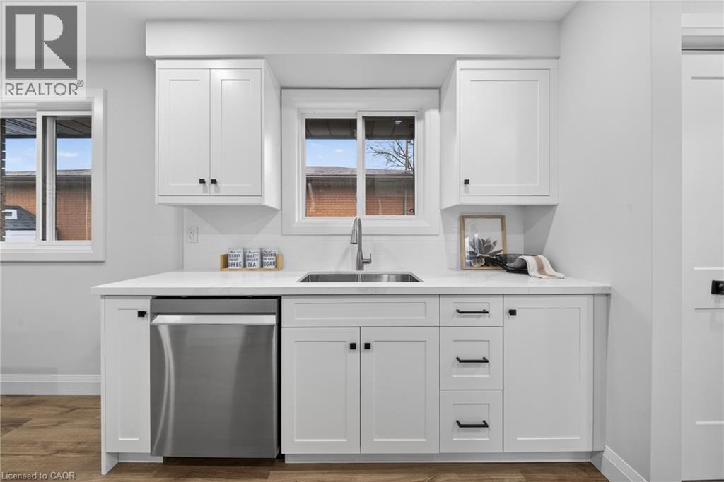 201 Ridge Street, Hamilton, Ontario  L9A 2X6 - Photo 5 - 40824915