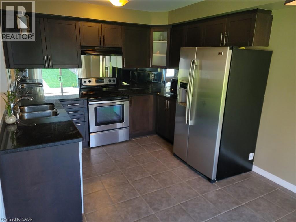 48 WARNER Lane, Brantford, Ontario
