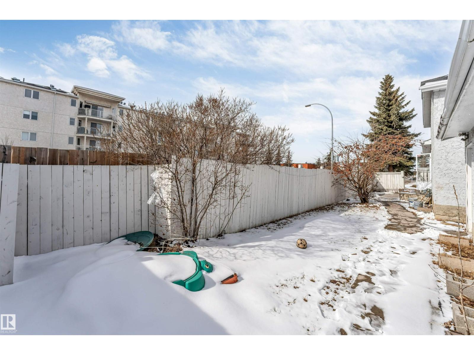 10865 21 Ave Nw, Edmonton, Alberta  T5J 5S1 - Photo 3 - E4484881