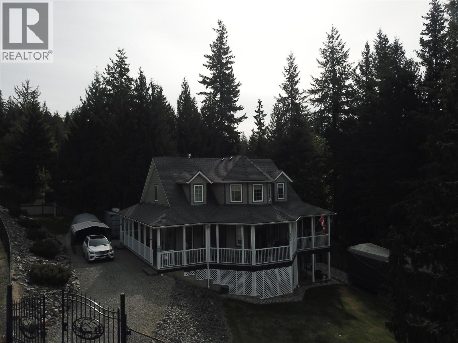 2696 Fraser Road, Anglemont, British Columbia  V0E 1M8 - Photo 19 - 10384336