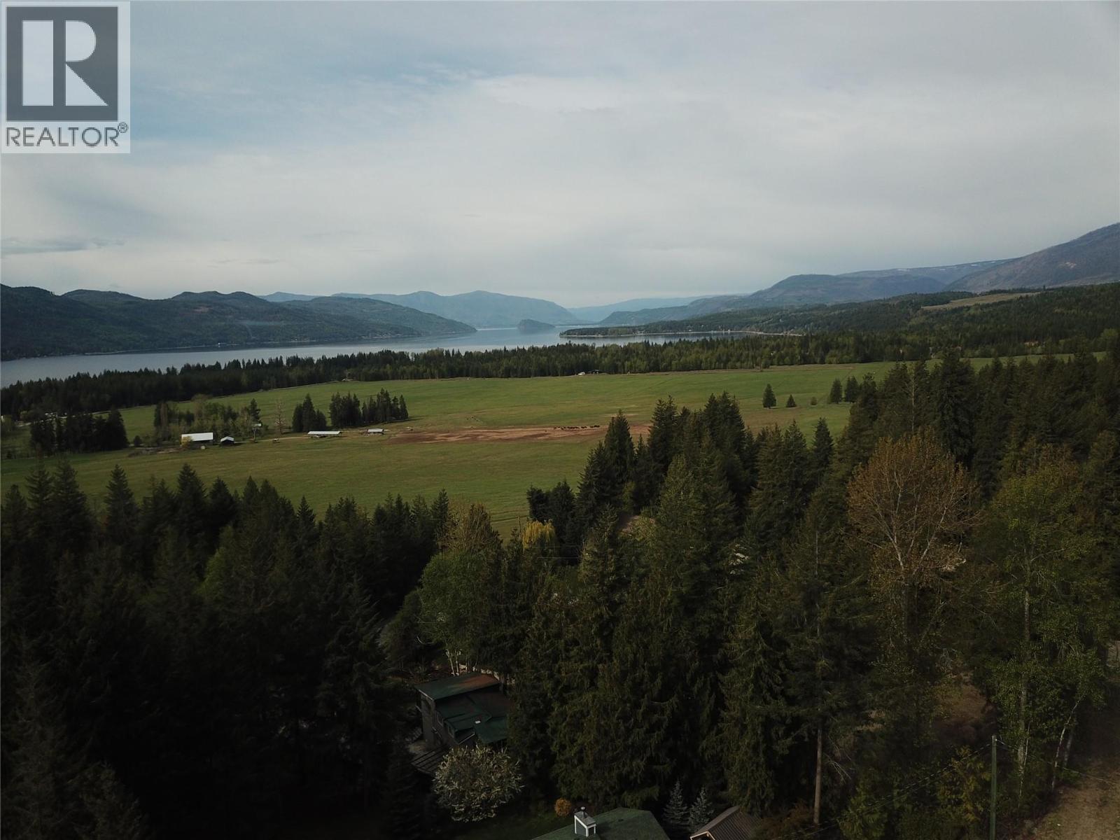 2696 Fraser Road, Anglemont, British Columbia  V0E 1M8 - Photo 26 - 10384336
