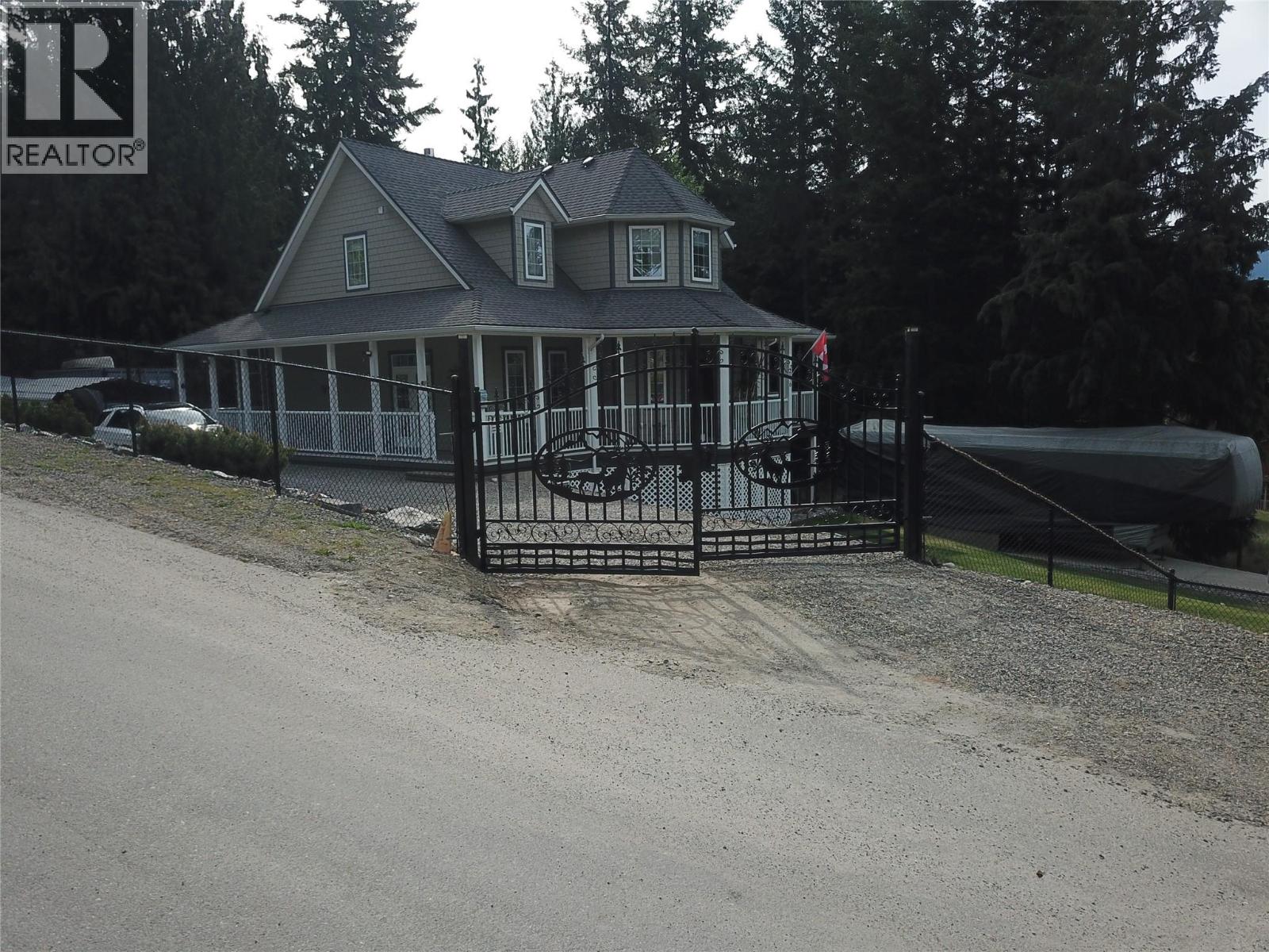 2696 Fraser Road, Anglemont, British Columbia  V0E 1M8 - Photo 30 - 10384336