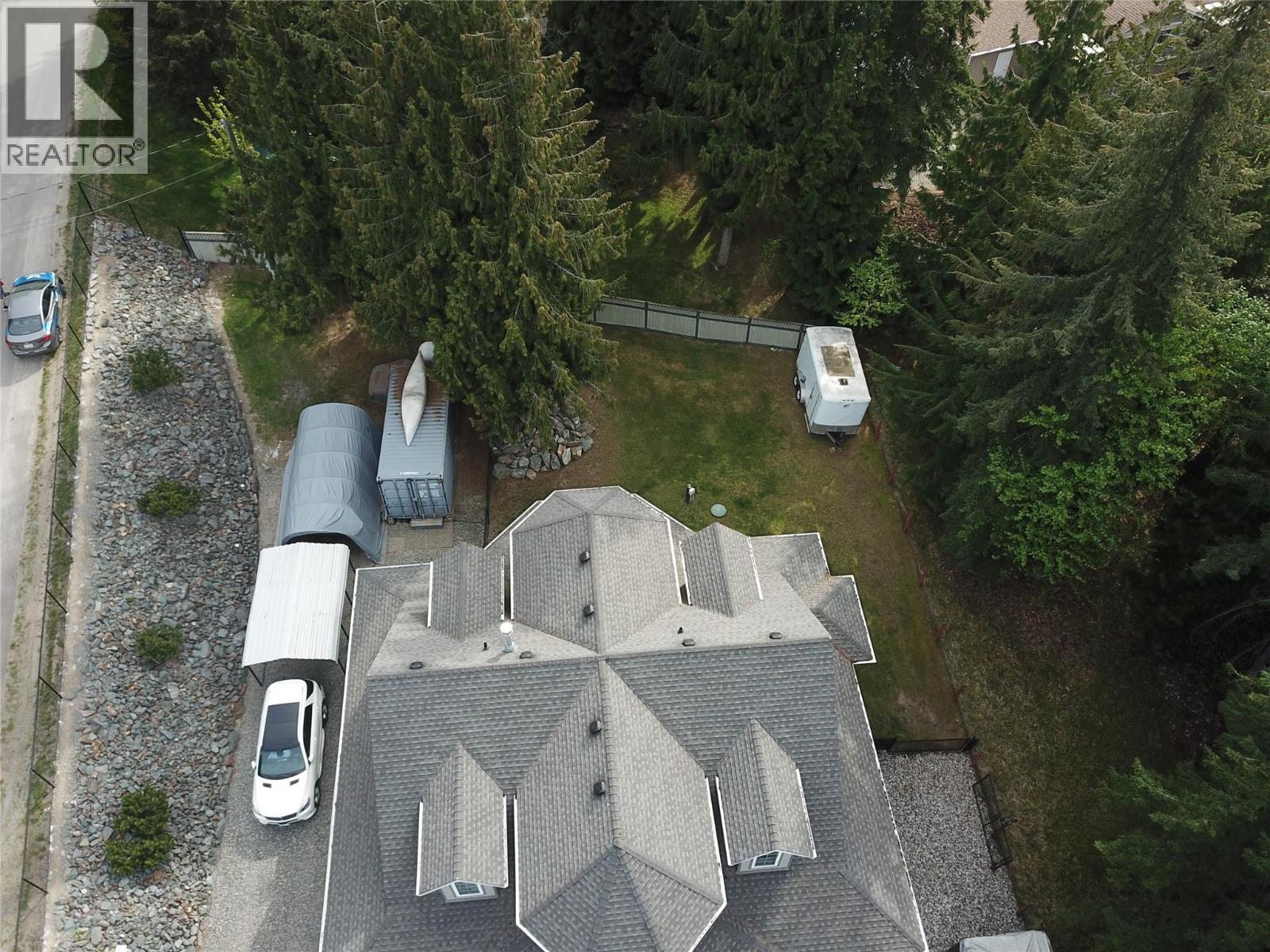 2696 Fraser Road, Anglemont, British Columbia  V0E 1M8 - Photo 23 - 10384336