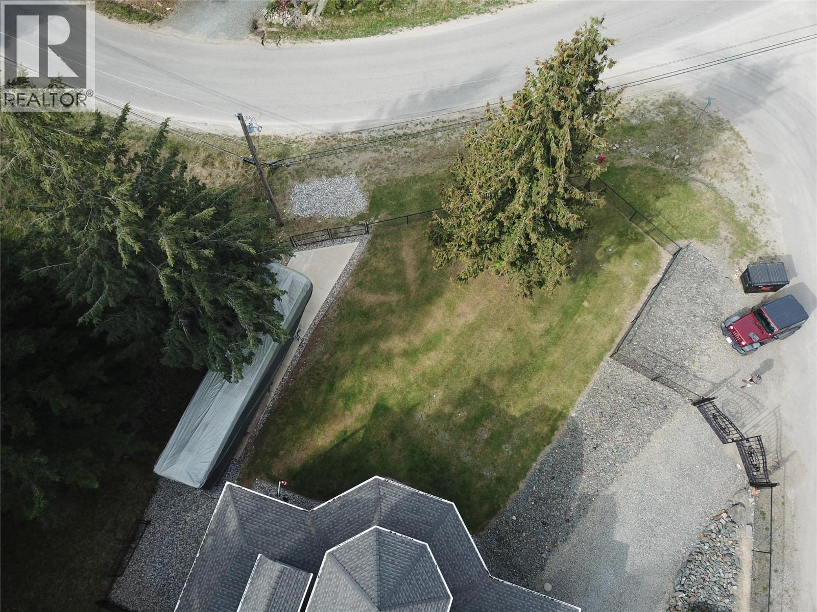 2696 Fraser Road, Anglemont, British Columbia  V0E 1M8 - Photo 25 - 10384336
