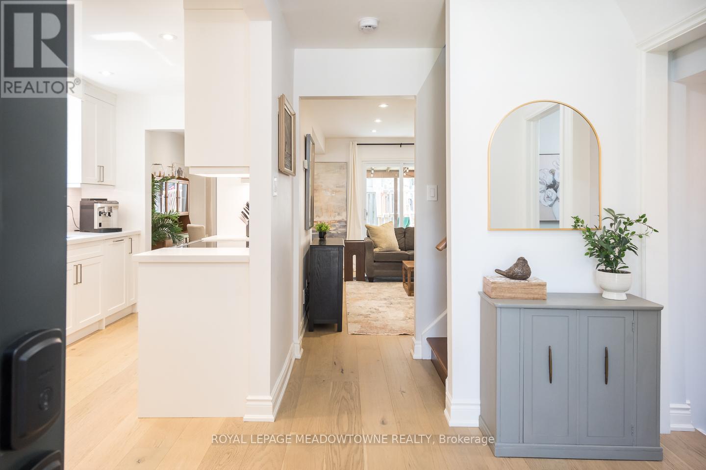 517 Beaver Court, Milton, Ontario  L9T 4A7 - Photo 3 - W13063404