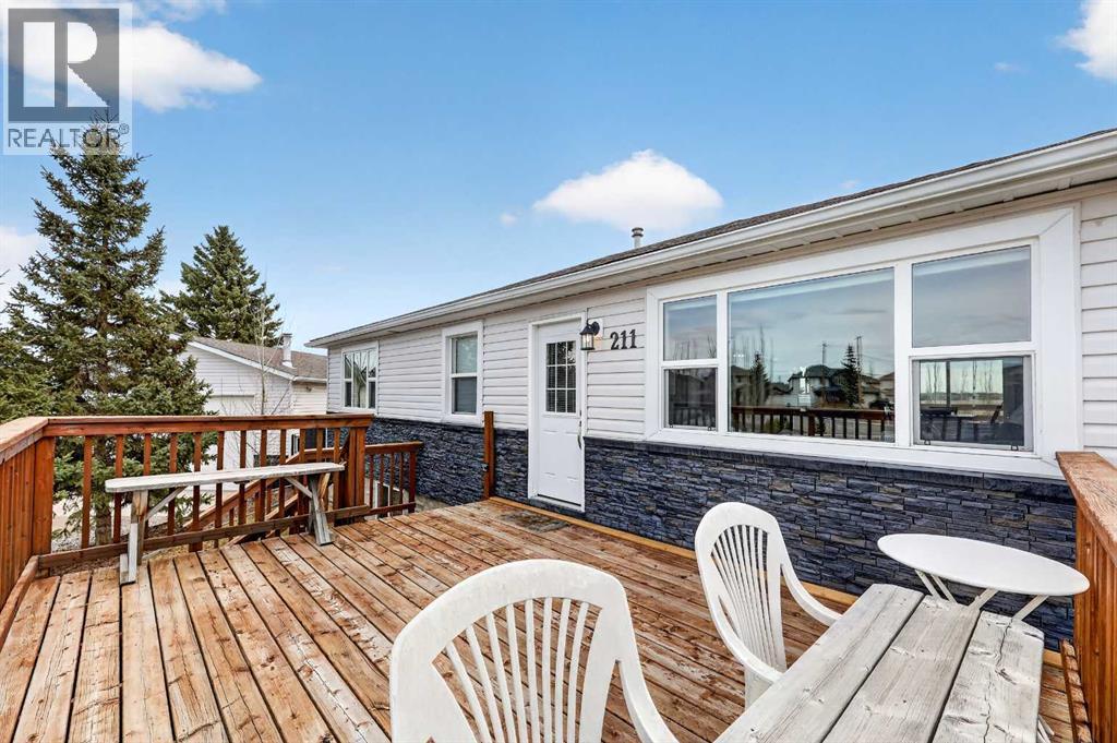 211 1 Avenue Se, Langdon, Alberta  T0J 1X1 - Photo 3 - A2300390