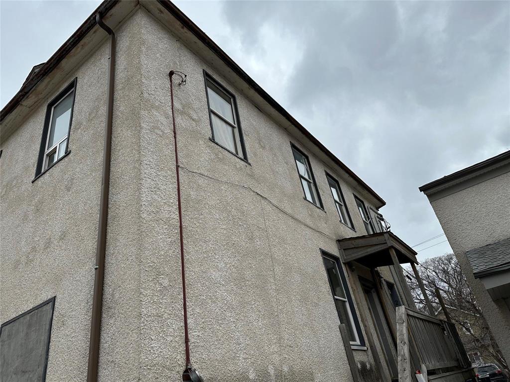 530 College Avenue, Winnipeg, Manitoba  R2W 1M9 - Photo 1 - 202608722